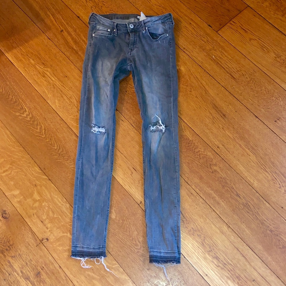 H&M Gray Distressed Jeans. Size 29/32.